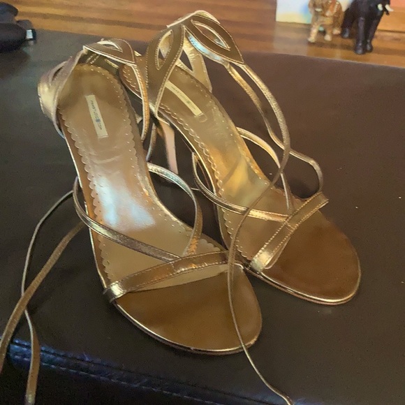 EUC worn only to a wedding. I’m clearing my closet - Picture 1 of 4